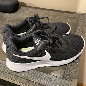 Nike Tanjun Shoes